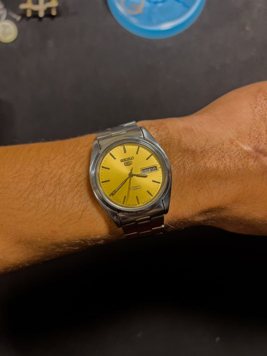 Seiko 7009-821J Day-Date Gold Dial – Vintage Automatic by Vingtsecondes