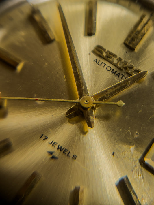 Seiko 7005-8022 Day-Date Gold Dial – Vintage Automatic by Vingtsecondes