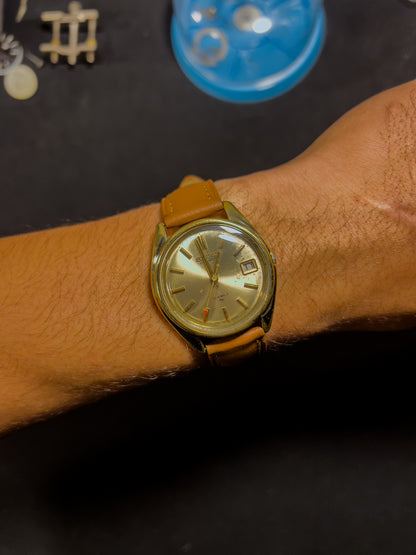 Seiko 7005-8022 Day-Date Gold Dial – Vintage Automatic by Vingtsecondes