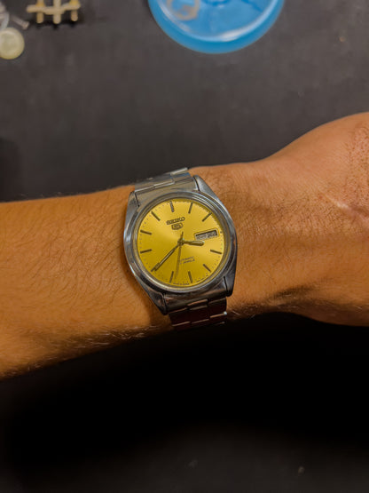 Seiko 7009-821J Day-Date Gold Dial – Vintage Automatic by Vingtsecondes