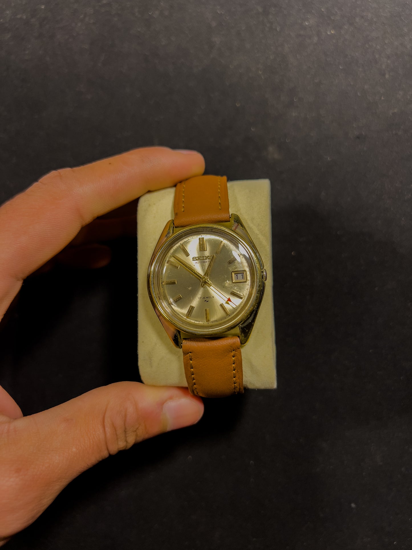 Seiko 7005-8022 Day-Date Gold Dial – Vintage Automatic by Vingtsecondes