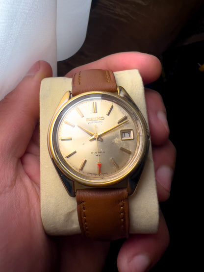 Seiko 7005-8022 Day-Date Gold Dial – Vintage Automatic by Vingtsecondes