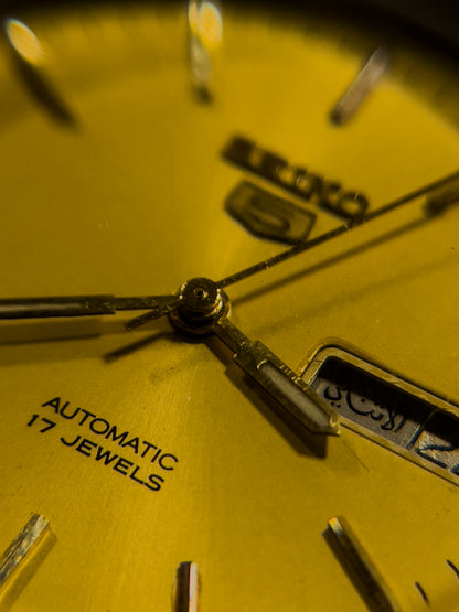 Seiko 7009-821J Day-Date Gold Dial – Vintage Automatic by Vingtsecondes