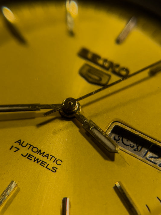 Seiko 7009-821J Day-Date Gold Dial – Vintage Automatic by Vingtsecondes