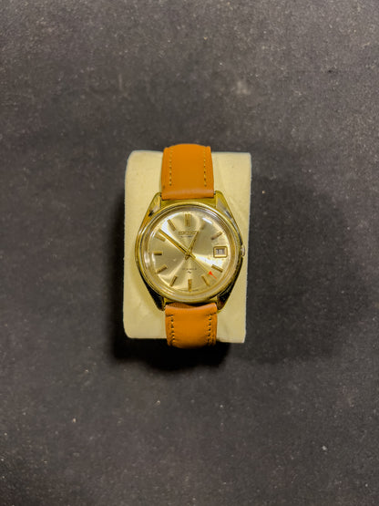 Seiko 7005-8022 Day-Date Gold Dial – Vintage Automatic by Vingtsecondes