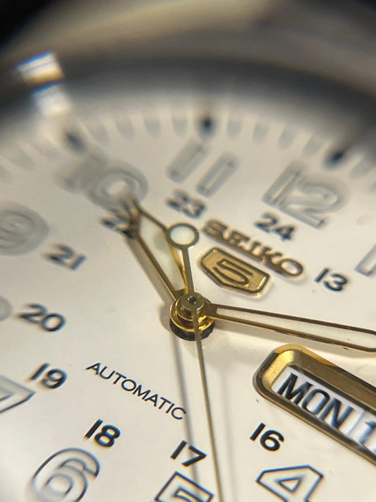 Seiko 5 SNX801 — Iconic Cream Dial Everyday Automatic (Curated by vingtsecondes)