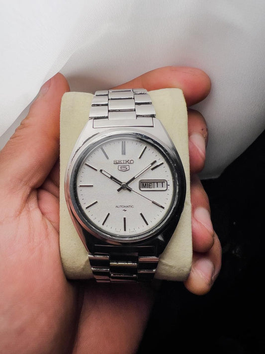 Seiko 5 Automatic White Silver Textured Dial Day-Date Stainless Steel Men's Watch