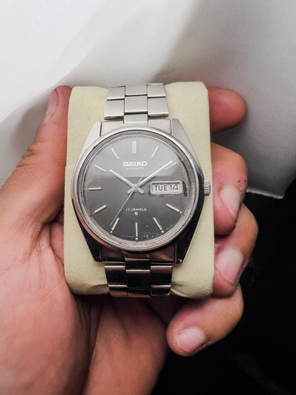 Montre homme Seiko automatique 17 rubis vintage cadran gris anthracite jour-date acier inoxydable