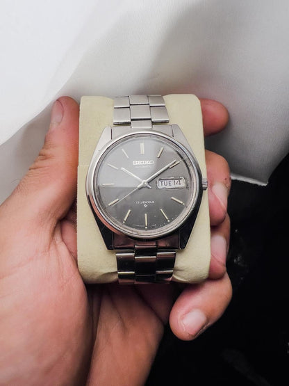 Montre homme Seiko automatique 17 rubis vintage cadran gris anthracite jour-date acier inoxydable