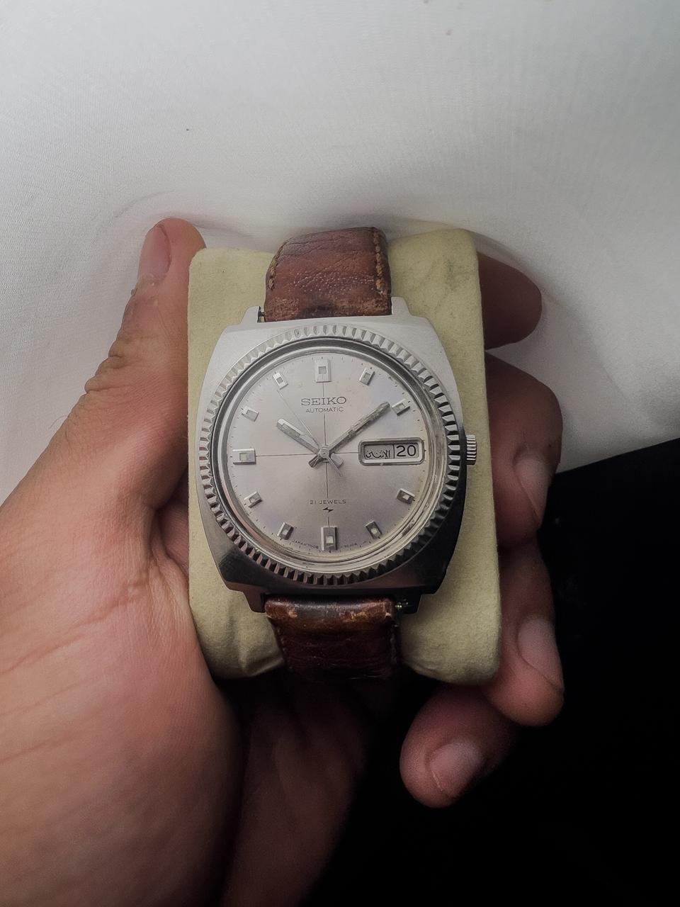 Montre Seiko automatique pour homme, 21 rubis, cadran argenté, lunette cannelée, index diamants, jour-date, vintage