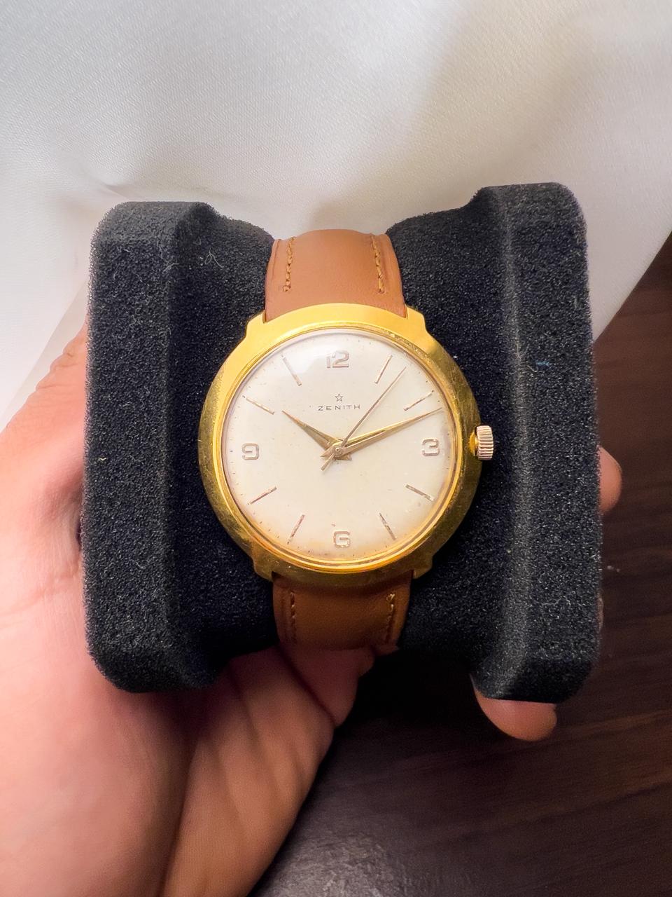 Montre habillée Zenith vintage années 1960 — Boîtier or · Cadran crème · Remontage manuel · Cuir marron clair