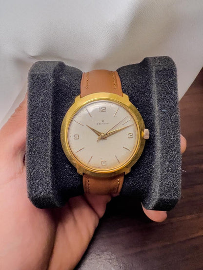 Montre habillée Zenith vintage années 1960 — Boîtier or · Cadran crème · Remontage manuel · Cuir marron clair