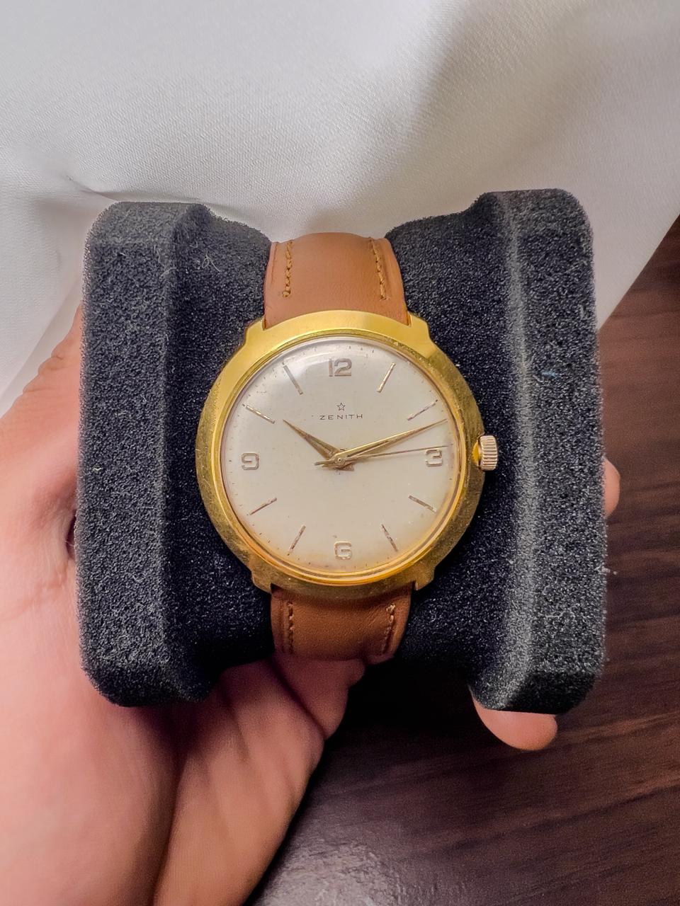 Montre habillée Zenith vintage années 1960 — Boîtier or · Cadran crème · Remontage manuel · Cuir marron clair