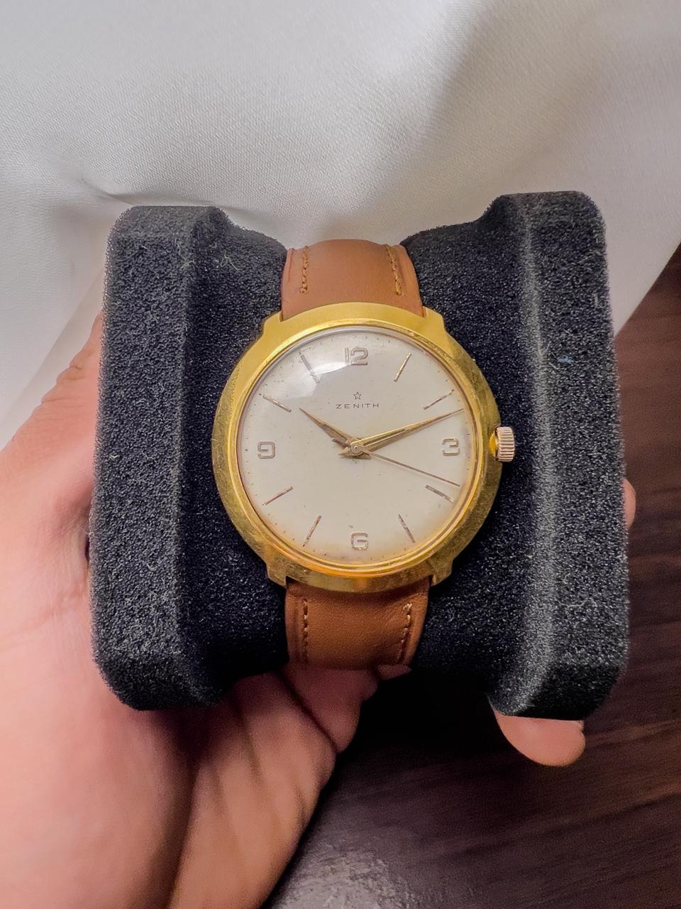 Montre habillée Zenith vintage années 1960 — Boîtier or · Cadran crème · Remontage manuel · Cuir marron clair