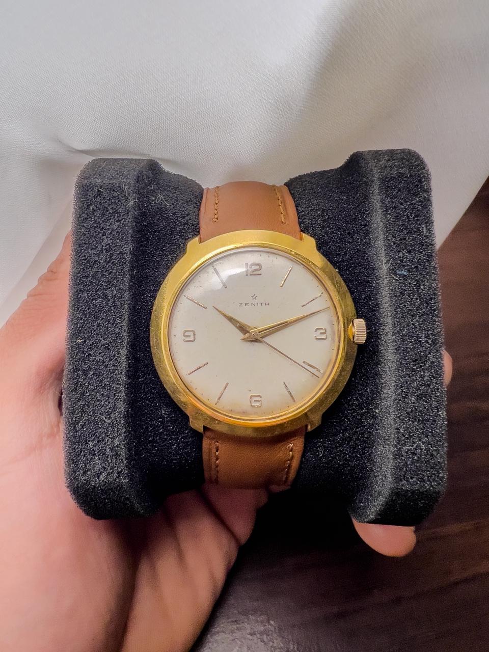 Montre habillée Zenith vintage années 1960 — Boîtier or · Cadran crème · Remontage manuel · Cuir marron clair