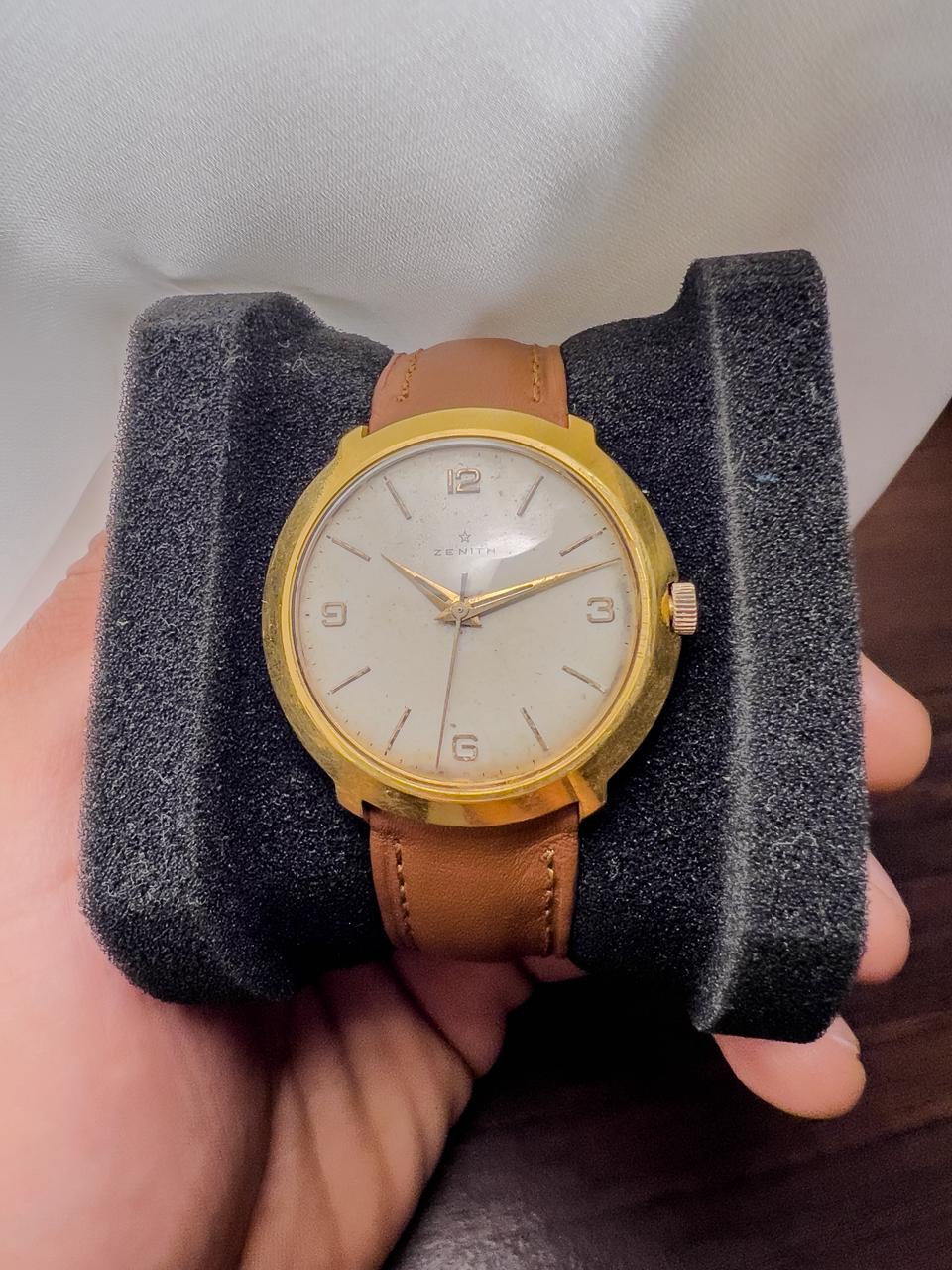 Montre habillée Zenith vintage années 1960 — Boîtier or · Cadran crème · Remontage manuel · Cuir marron clair