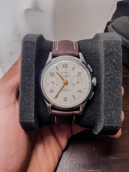 Hermo Chronographe Suisse Vintage Années 50 — Bi-Compax · 17 Rubis · Boîtier Acier · Cadran Panda