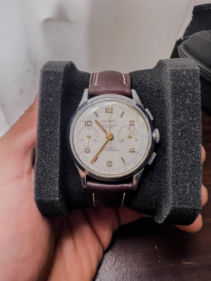 Hermo Chronographe Suisse Vintage Années 50 — Bi-Compax · 17 Rubis · Boîtier Acier · Cadran Panda