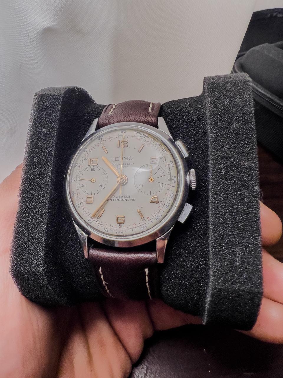 Hermo Chronographe Suisse Vintage Années 50 — Bi-Compax · 17 Rubis · Boîtier Acier · Cadran Panda