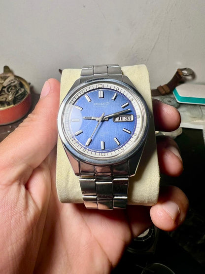 Vintage Seiko Automatic Blue Dial Watch – 1970s 7006 Day-Date, 17 Jewels, Stainless Steel Men's Watch