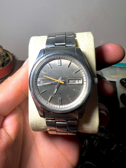 Vintage Seiko Automatic Gray Dial Watch – 1970s 7006 Day-Date, Arabic Calendar, Stainless Steel Men's Watch