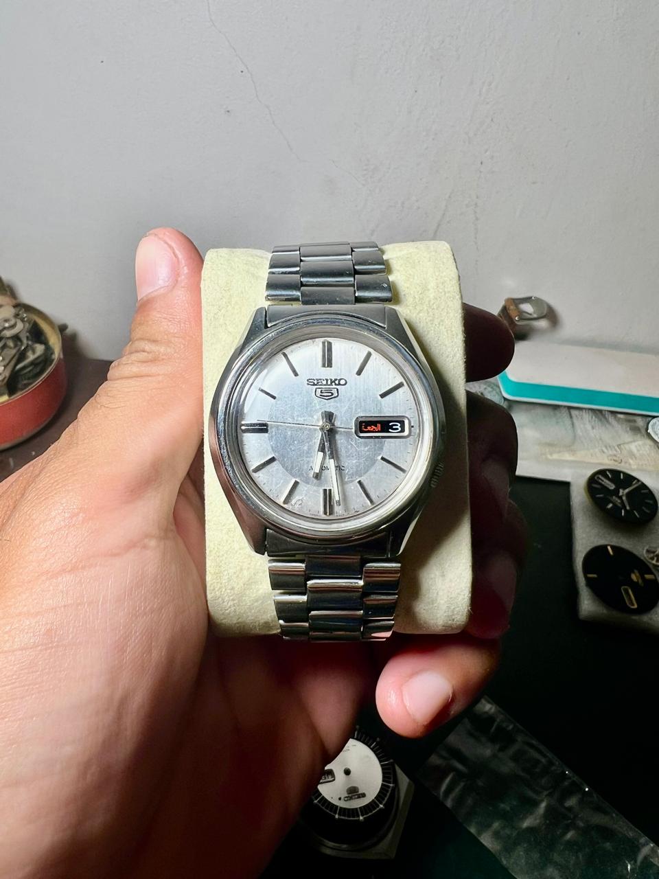 Vintage Seiko 5 Automatic Watch – Silver Dial Day-Date, Arabic Calendar, Stainless Steel Men's Watch