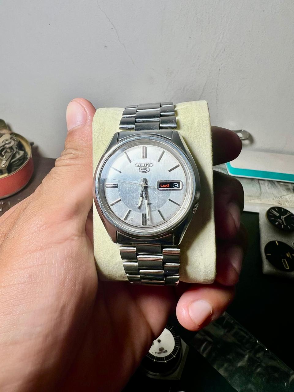 Vintage Seiko 5 Automatic Watch – Silver Dial Day-Date, Arabic Calendar, Stainless Steel Men's Watch