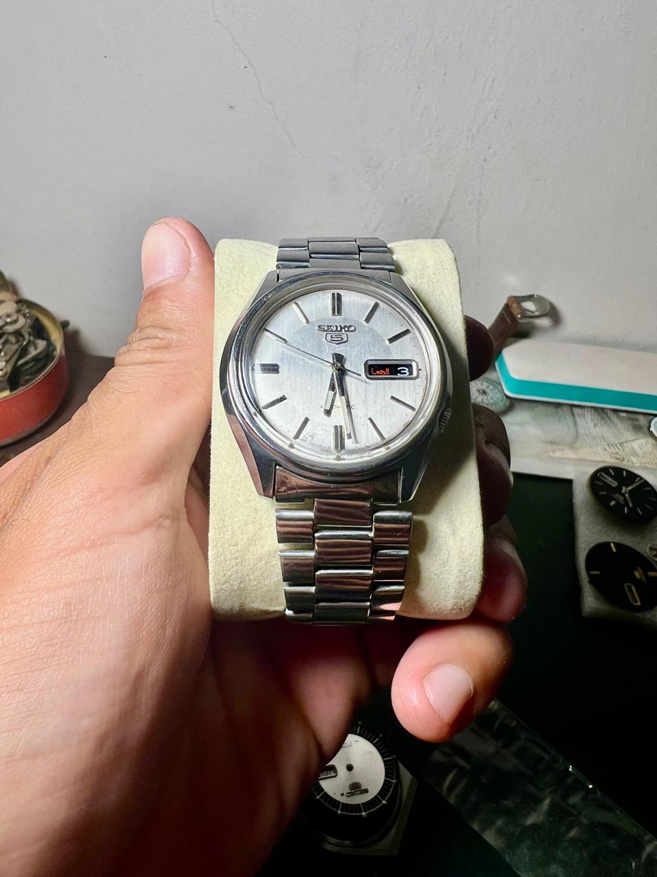 Vintage Seiko 5 Automatic Watch – Silver Dial Day-Date, Arabic Calendar, Stainless Steel Men's Watch