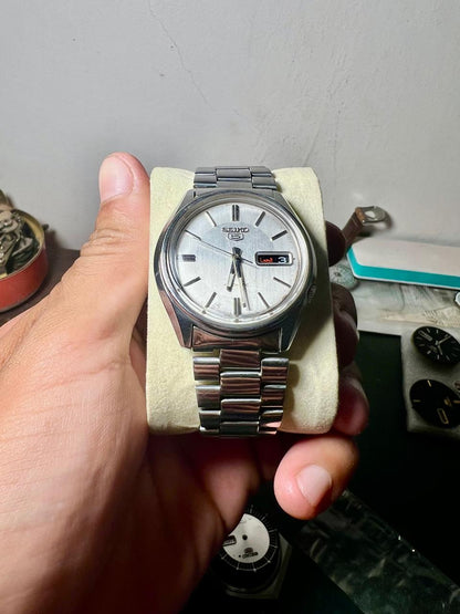 Vintage Seiko 5 Automatic Watch – Silver Dial Day-Date, Arabic Calendar, Stainless Steel Men's Watch
