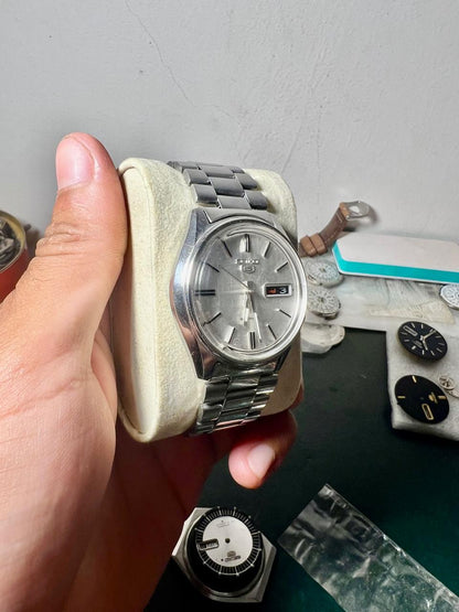 Vintage Seiko 5 Automatic Watch – Silver Dial Day-Date, Arabic Calendar, Stainless Steel Men's Watch