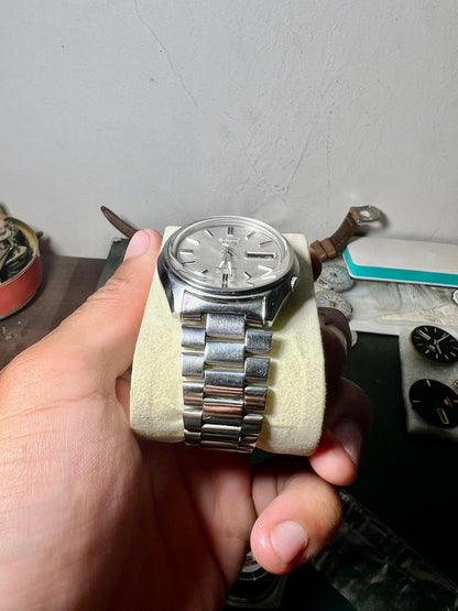 Vintage Seiko 5 Automatic Watch – Silver Dial Day-Date, Arabic Calendar, Stainless Steel Men's Watch
